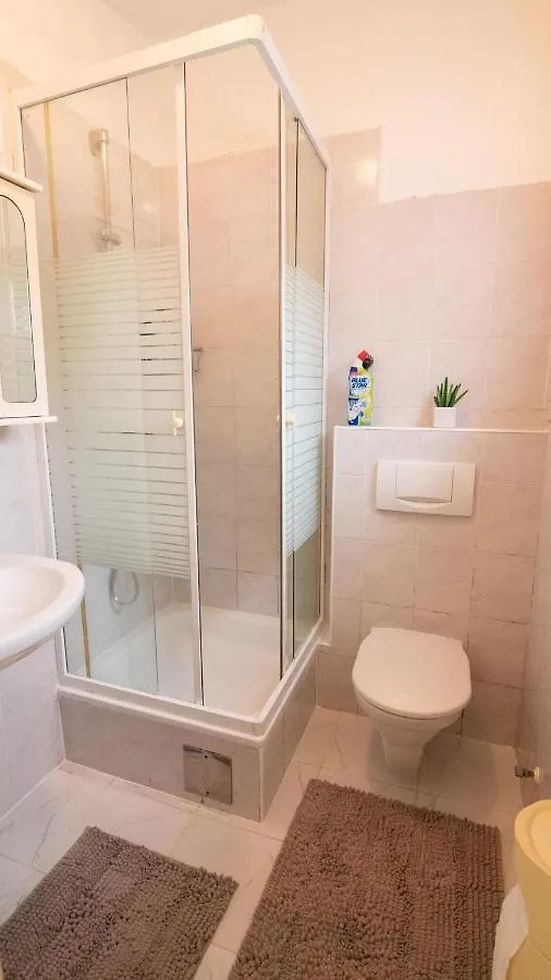 Small-Comfy Guest House In Donaustadt Garden - Not Shared! Vienna Apartment